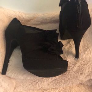 “Nine West Dress Shoe